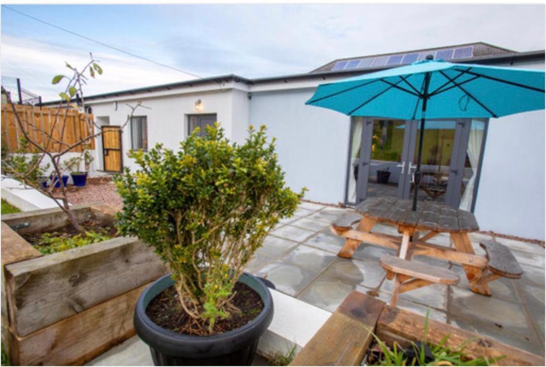 Josies Place At Waters Edge Self Catering Apartment Glenarm ภายนอก รูปภาพ