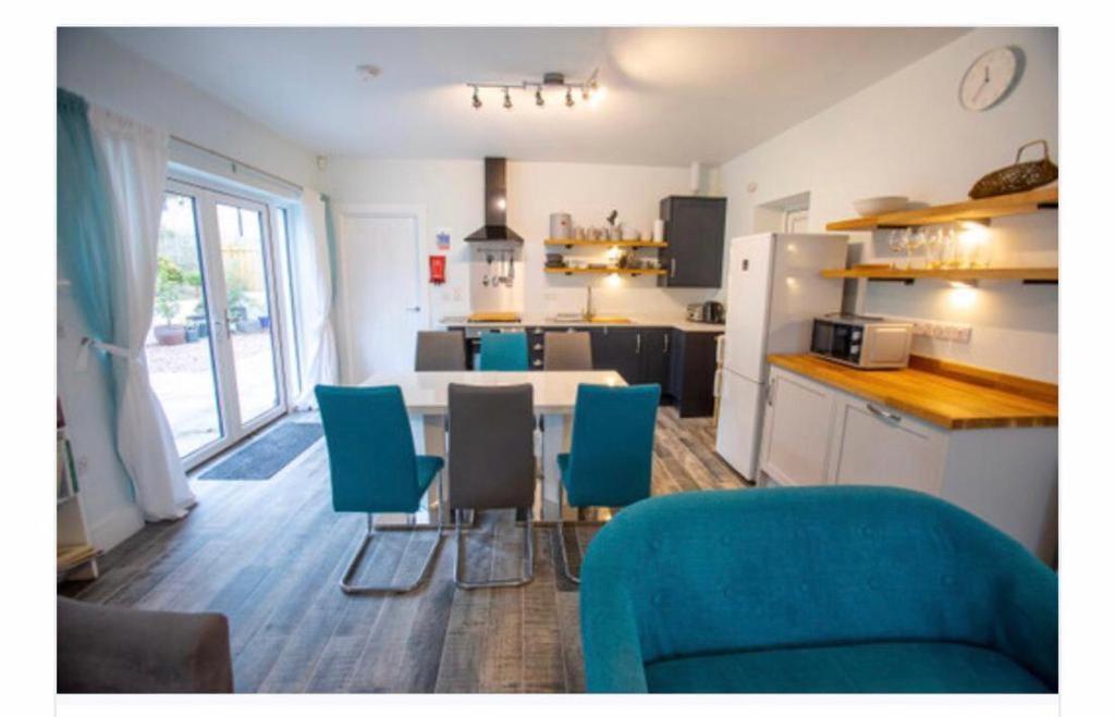 Josies Place At Waters Edge Self Catering Apartment Glenarm ภายนอก รูปภาพ